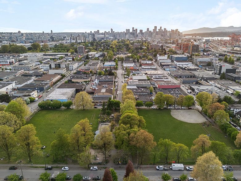 204 725 Commercial Drive