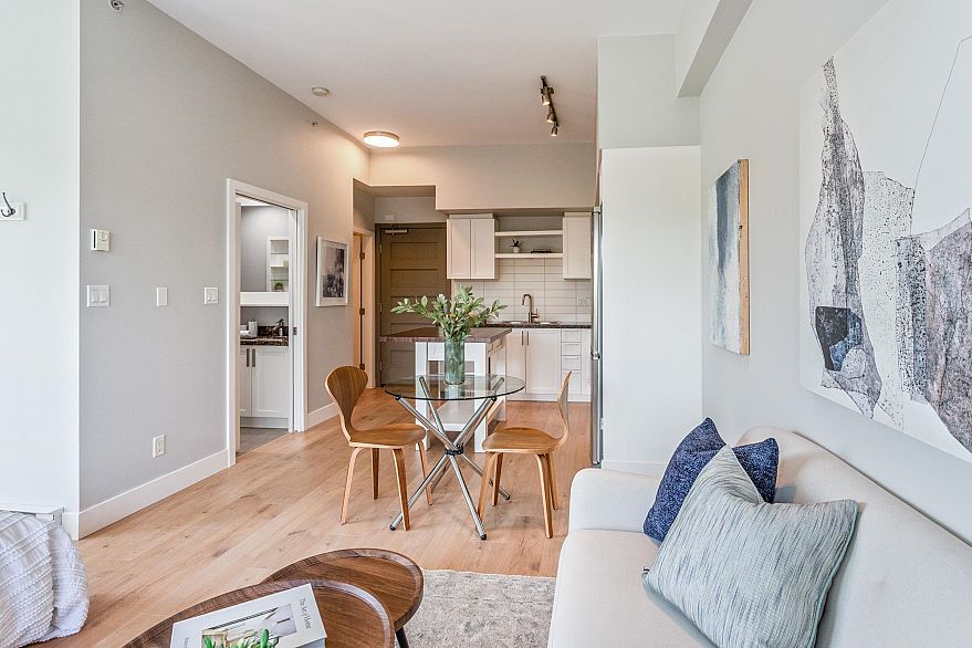 207 2288 W Broadway