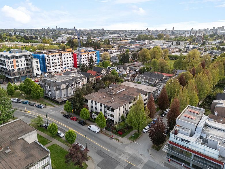 204 725 Commercial Drive