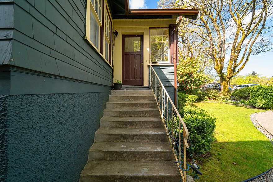 840 W 22nd Avenue
