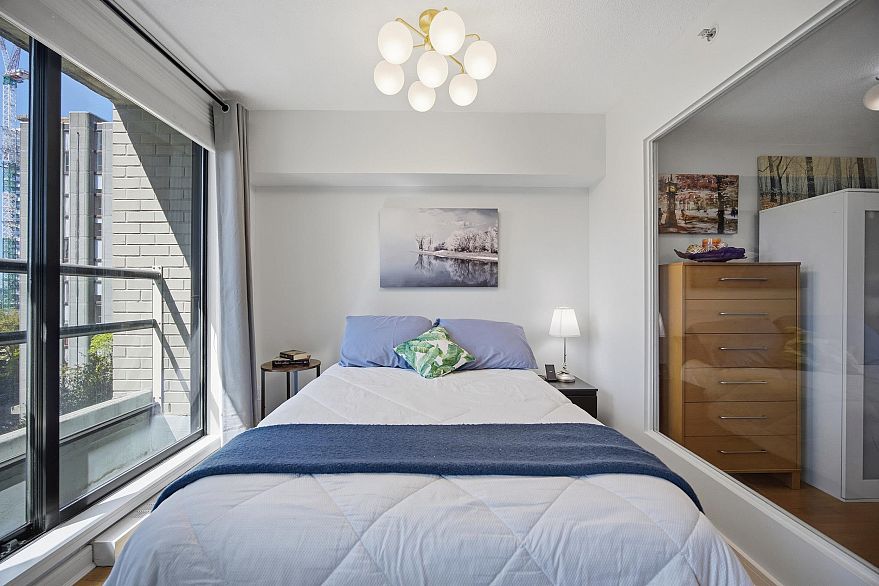 706 1003 Burnaby Street