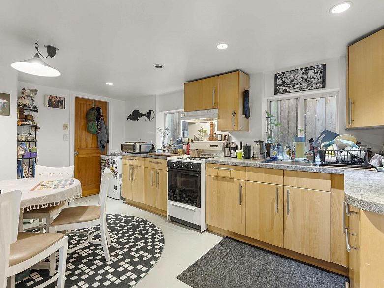 2258 Oxford Street