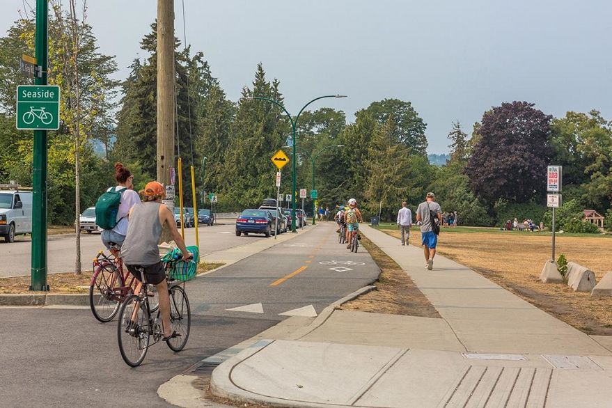 B 3546 Point Grey Road