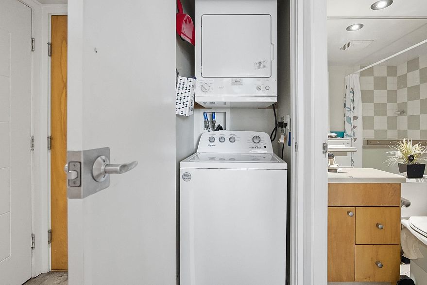 706 1003 Burnaby Street