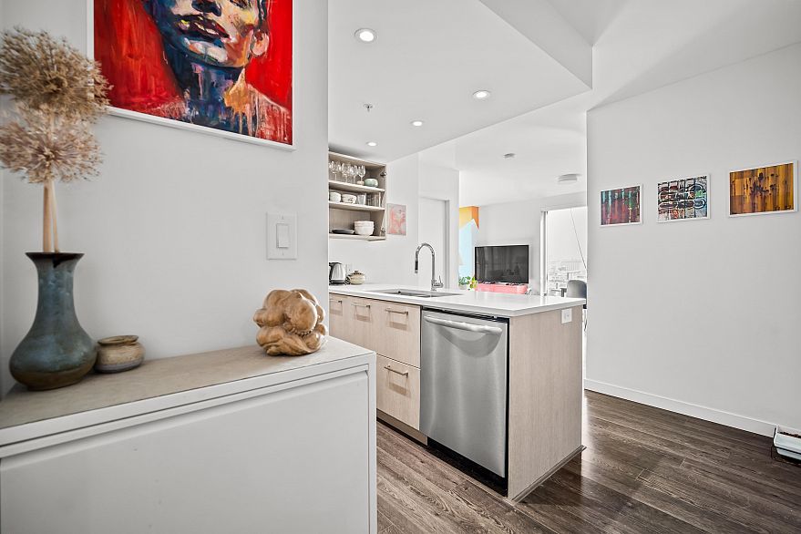 909 955 E Hastings Street