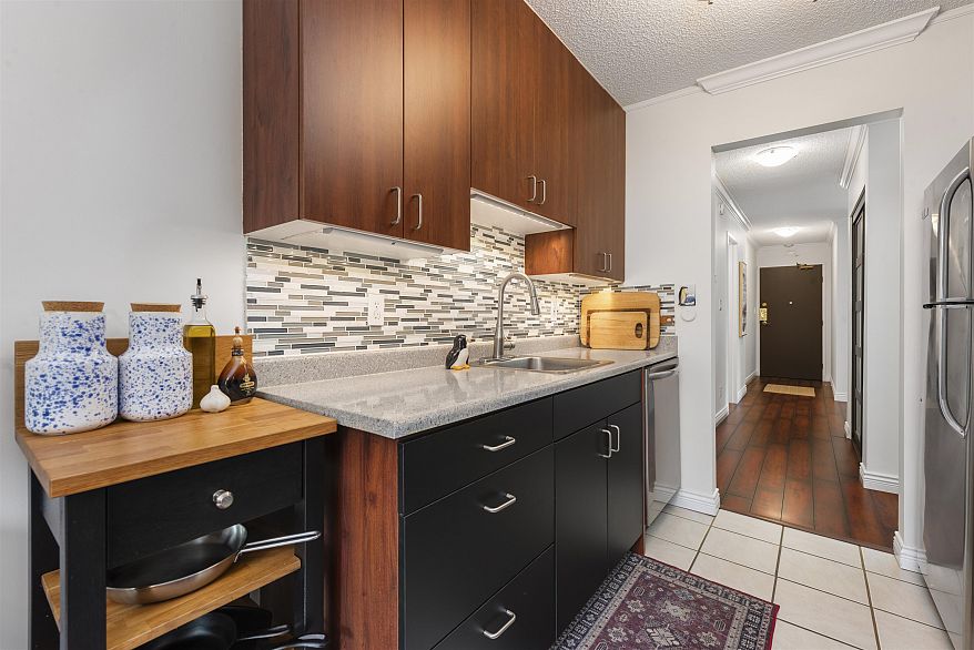 204 725 Commercial Drive