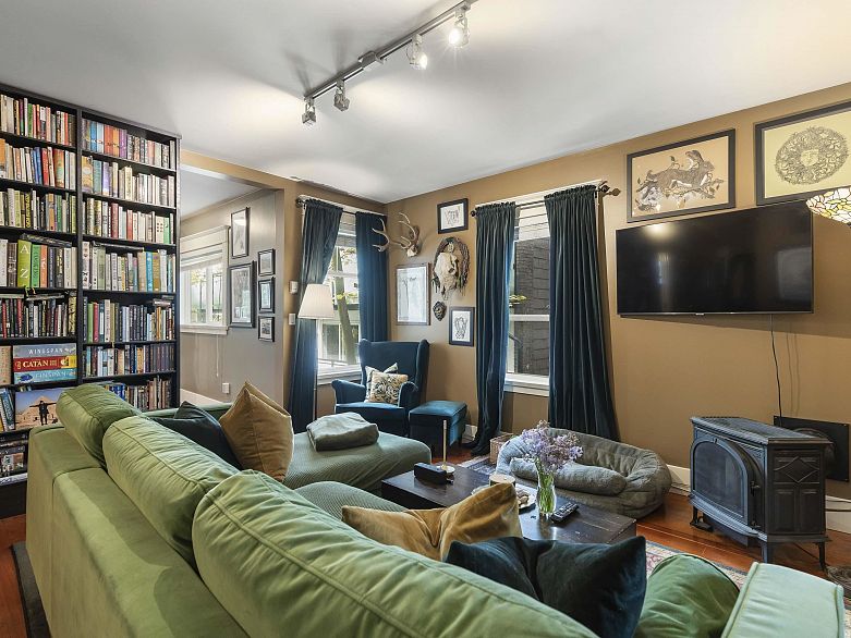 2258 Oxford Street