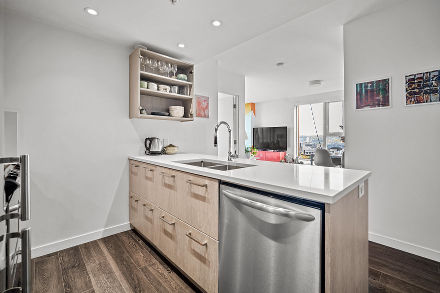 909 955 E Hastings Street