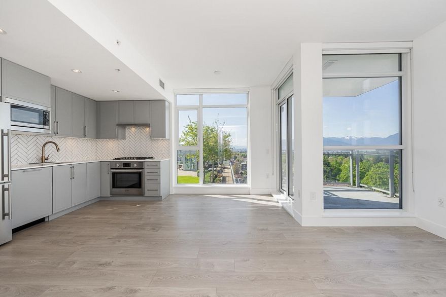 807 2435 Kingsway