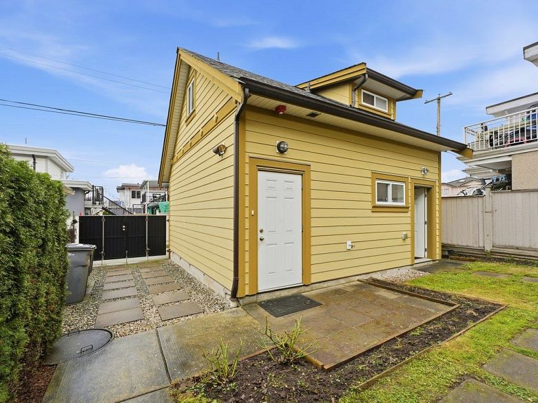1115 Boundary Road