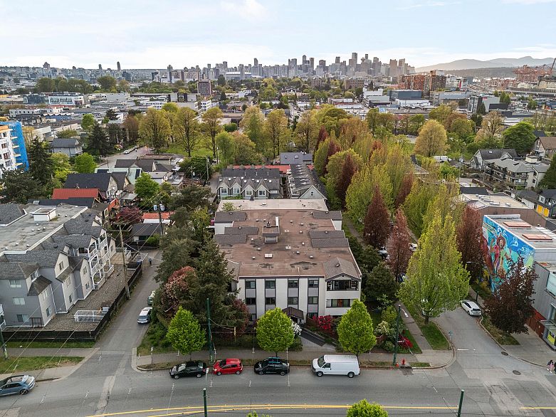 204 725 Commercial Drive