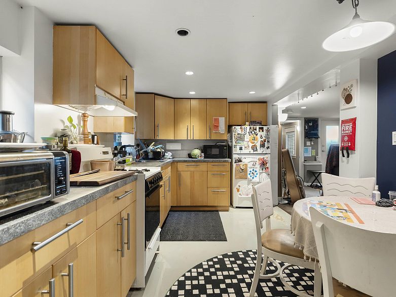 2258 Oxford Street