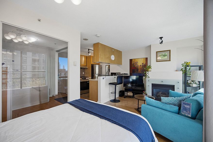 706 1003 Burnaby Street