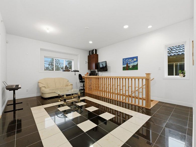 1115 Boundary Road