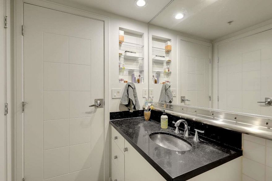 1502 1003 Burnaby Street