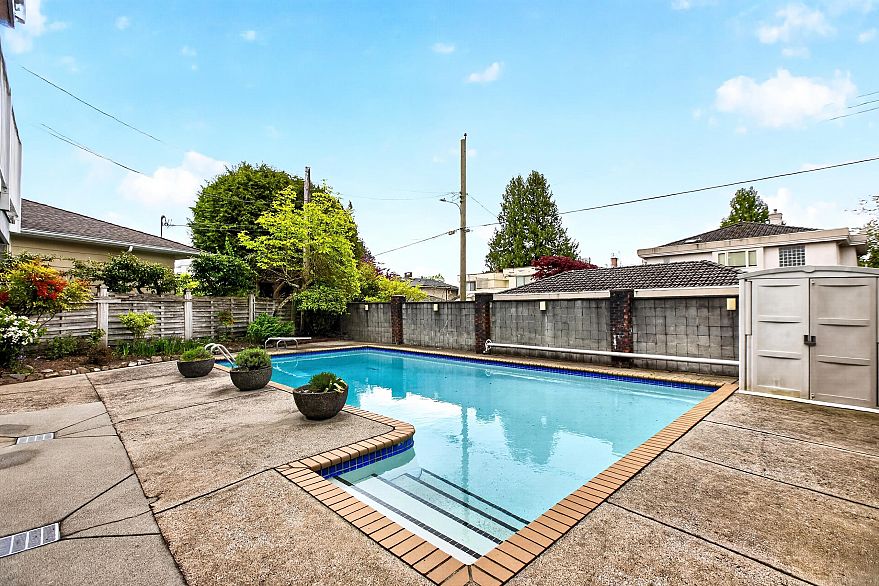 642 W 53rd Avenue