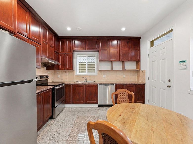 1115 Boundary Road