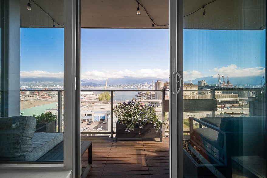 909 955 E Hastings Street