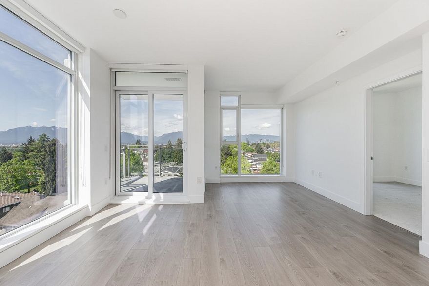 807 2435 Kingsway
