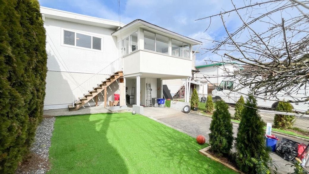 320 E 57th Avenue