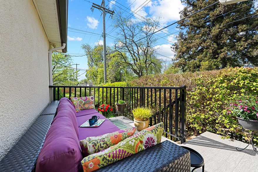 38 N Slocan Street