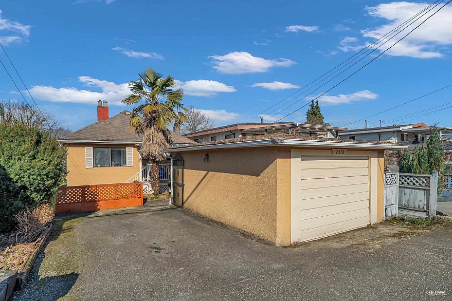 2576 Parker Street