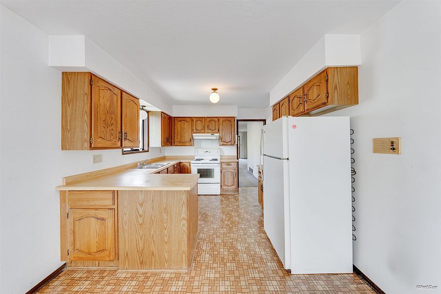 586 E 59th Avenue