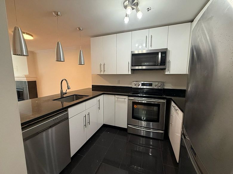 101 965 W 15TH AVENUE, Vancouver BC V5Z 1S1