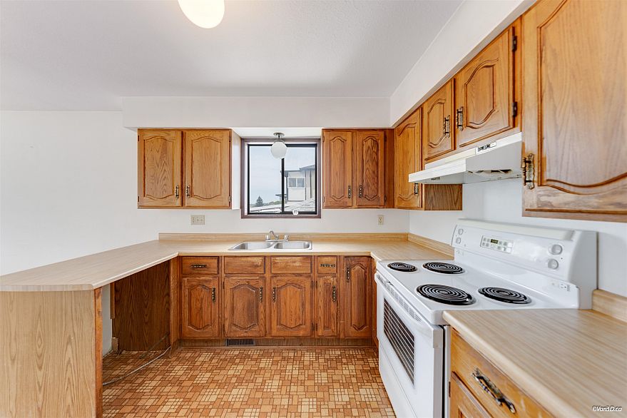 586 E 59th Avenue