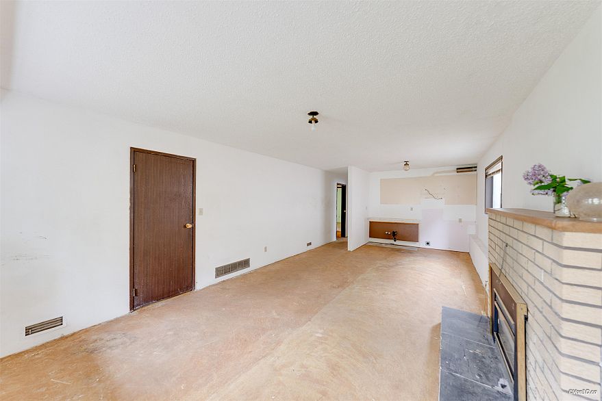 586 E 59th Avenue