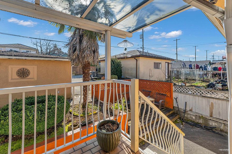 2576 Parker Street