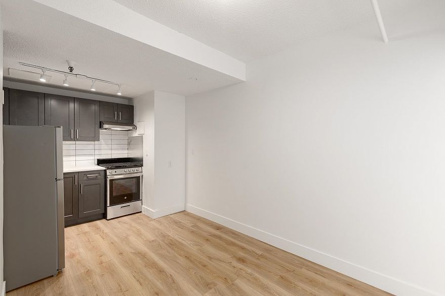 506 175 E Broadway