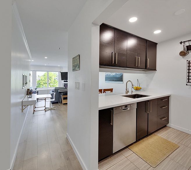 207 3280 W Broadway
