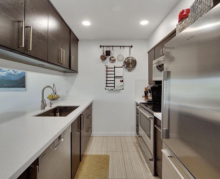 207 3280 W Broadway