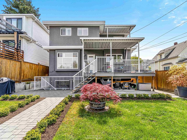 627 E 30th Avenue