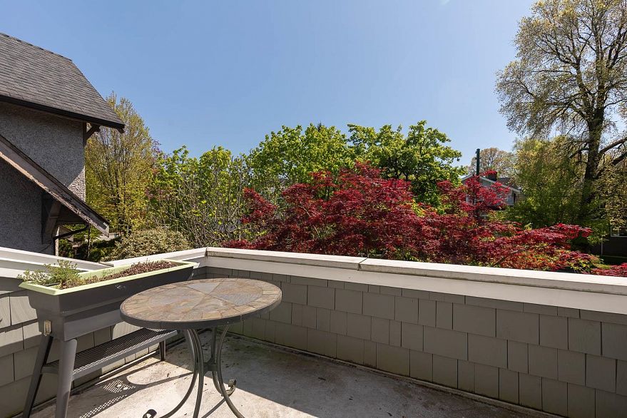 1935 W 12th Avenue
