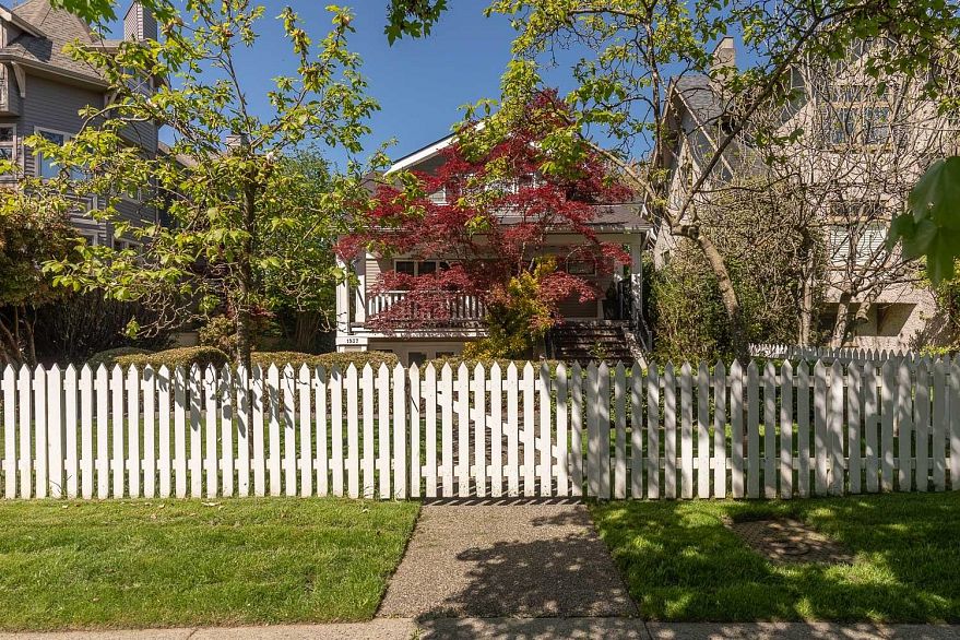 1935 W 12th Avenue