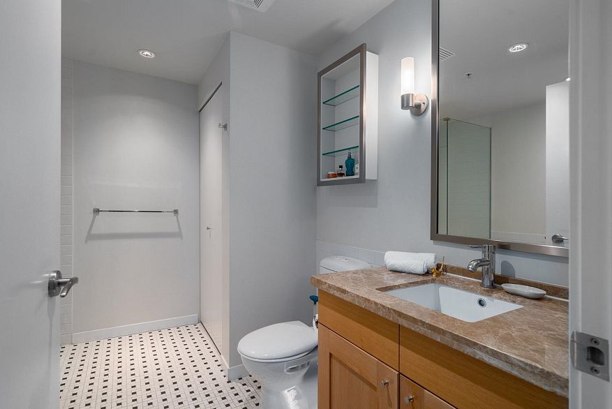 1905 821 Cambie Street