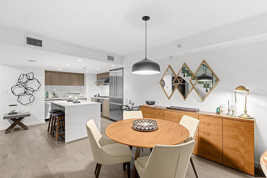1803 1009 Harwood Street