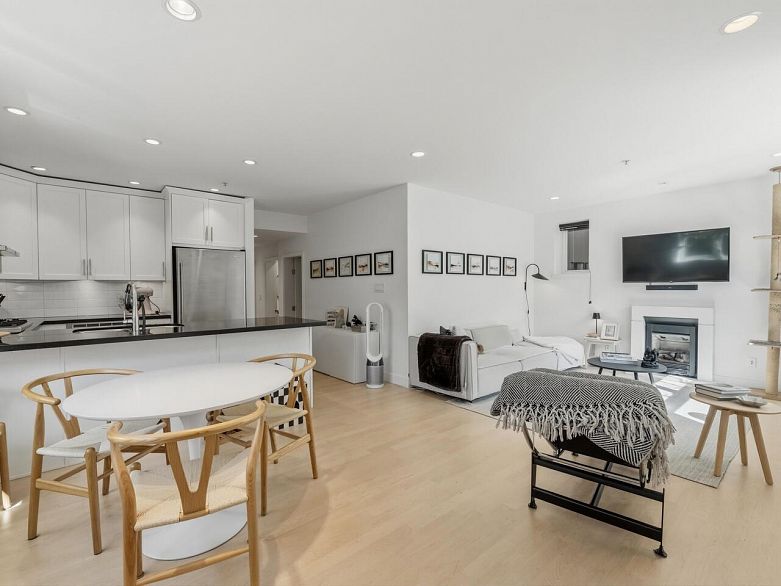 83 W 15th Avenue