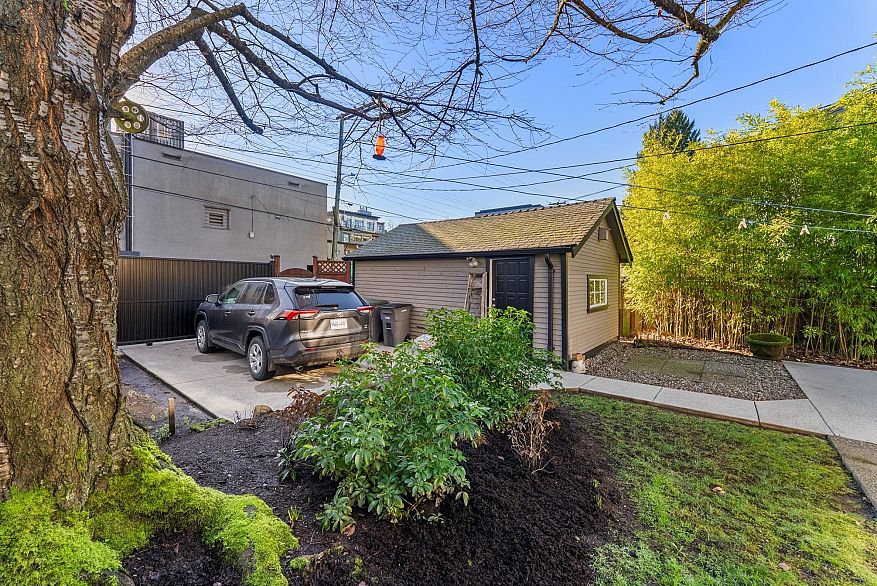 2980 W 8th Avenue
