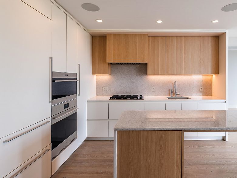1704 7433 Cambie Street