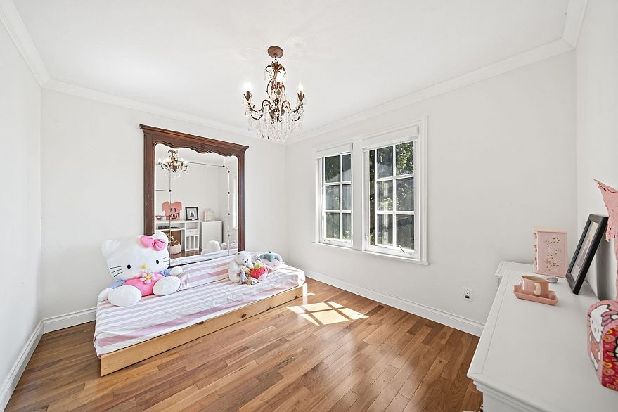 125 W 39th Avenue