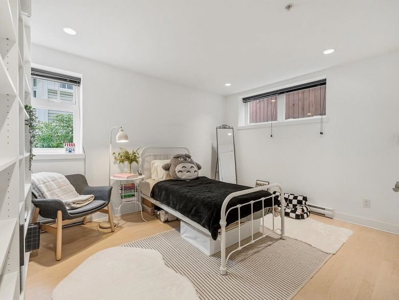 83 W 15th Avenue