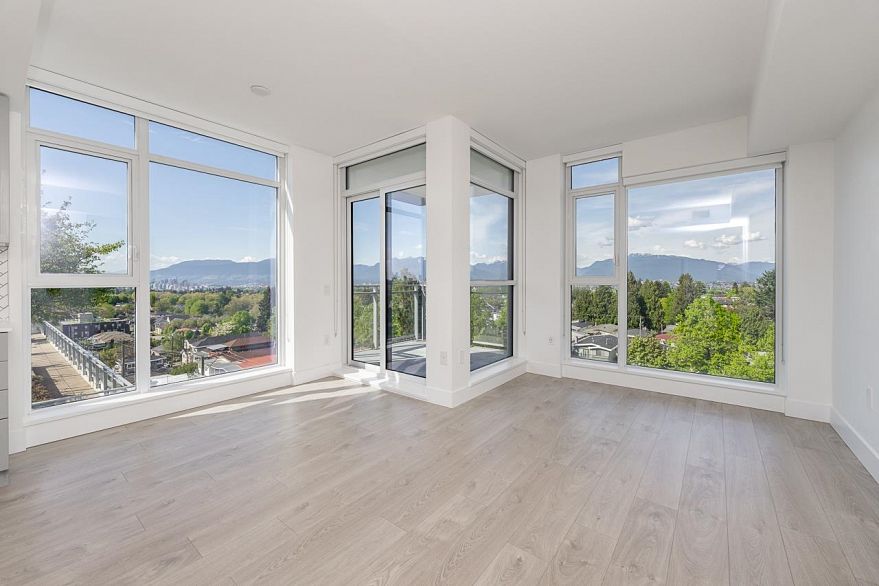 807 2435 Kingsway