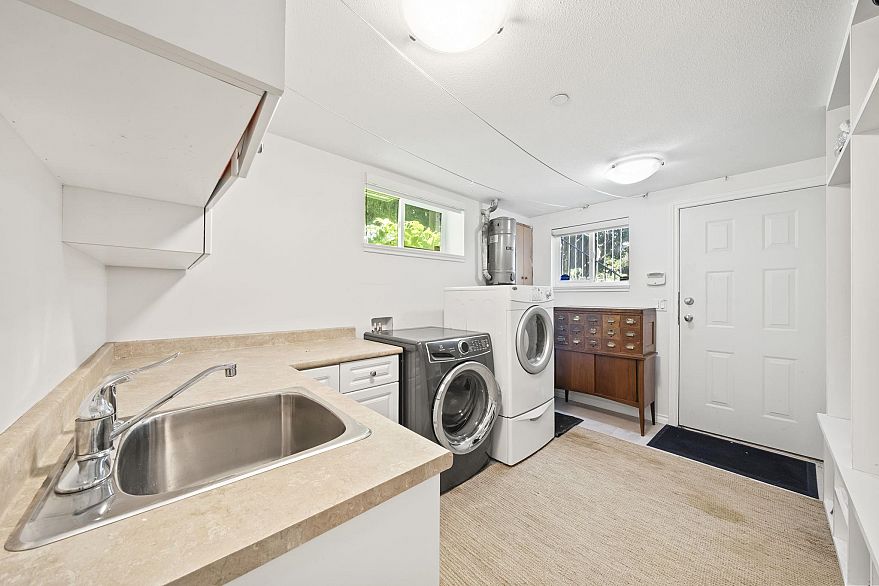 125 W 39th Avenue