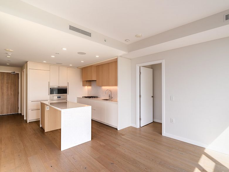 1704 7433 Cambie Street