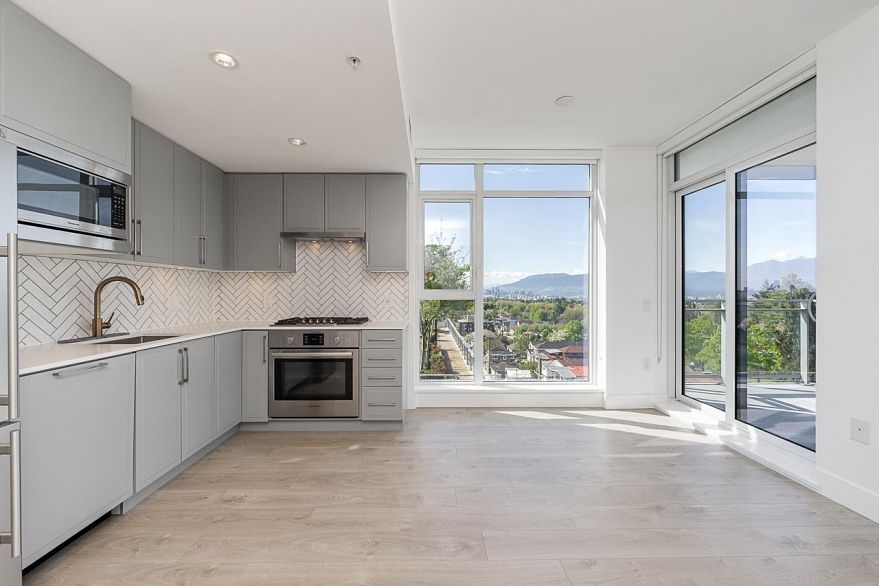 807 2435 Kingsway