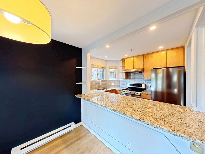 201 1868 W 8th Avenue