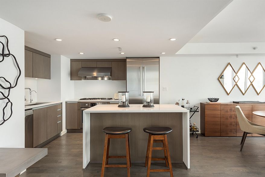 1803 1009 Harwood Street